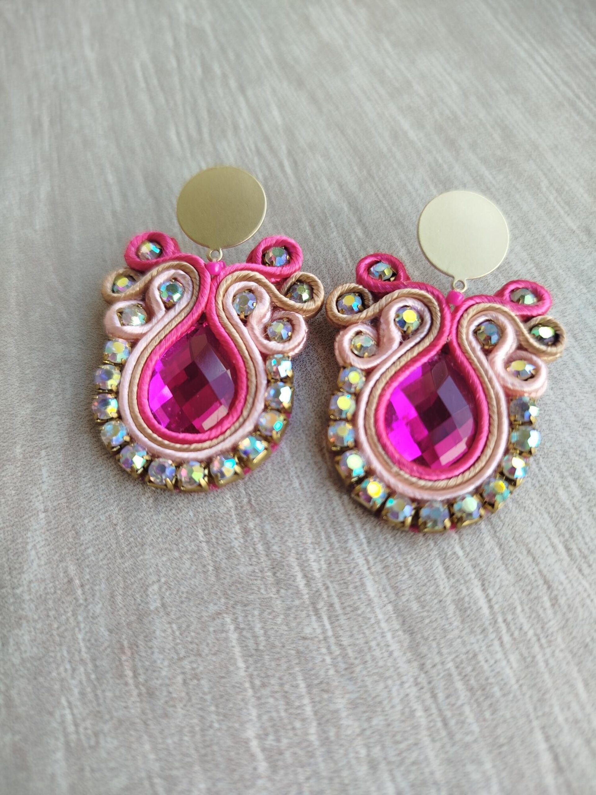 PENDIENTES SOUTACHE ANGELA FUCSIA - 2